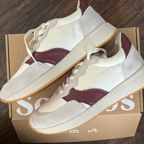 NEW WOMENS SOLUDOS SNEAKERS SIZE 8.5 - Picture 2 of 3